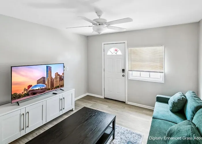 Holiday home Beautiful Updated 5 Bedroom In Downtown Near Naval Base