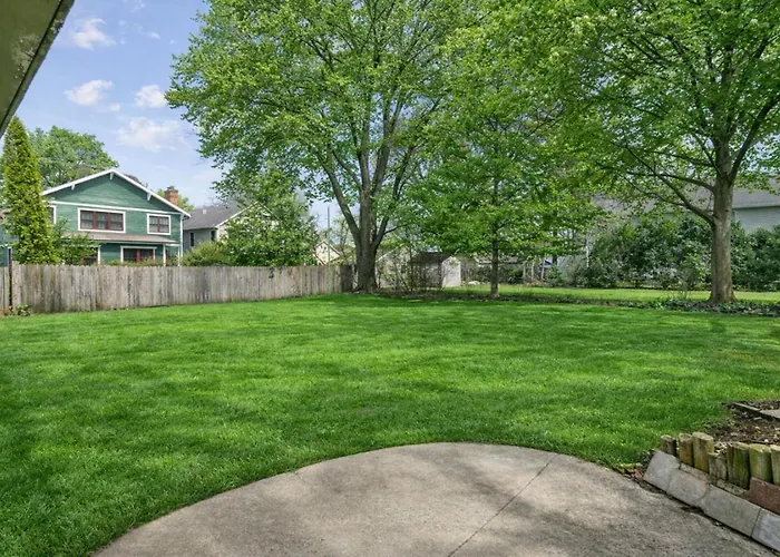Holiday home Beautiful Updated 5 Bedroom In Downtown Near Naval Base